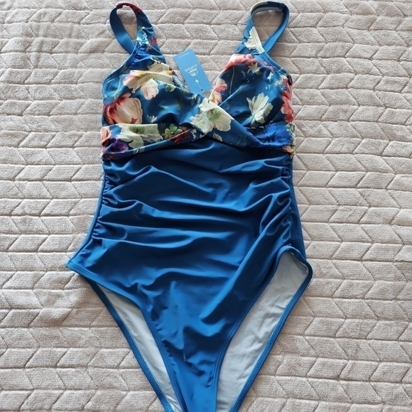 16.🆕️Med Cupshe Floral Twist Front V-neck Ruched One Piece Swimsuit - Picture 2 of 3